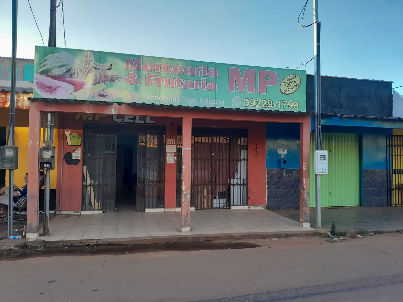Casa com 2 ponto comercial vendo ou troco