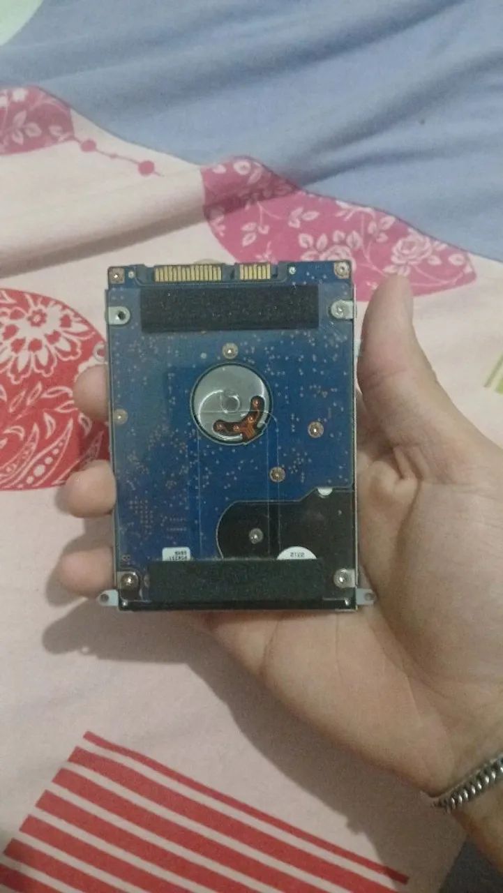 Selling HD, Brand HGST 500GB 2.5 inches64197813560066121