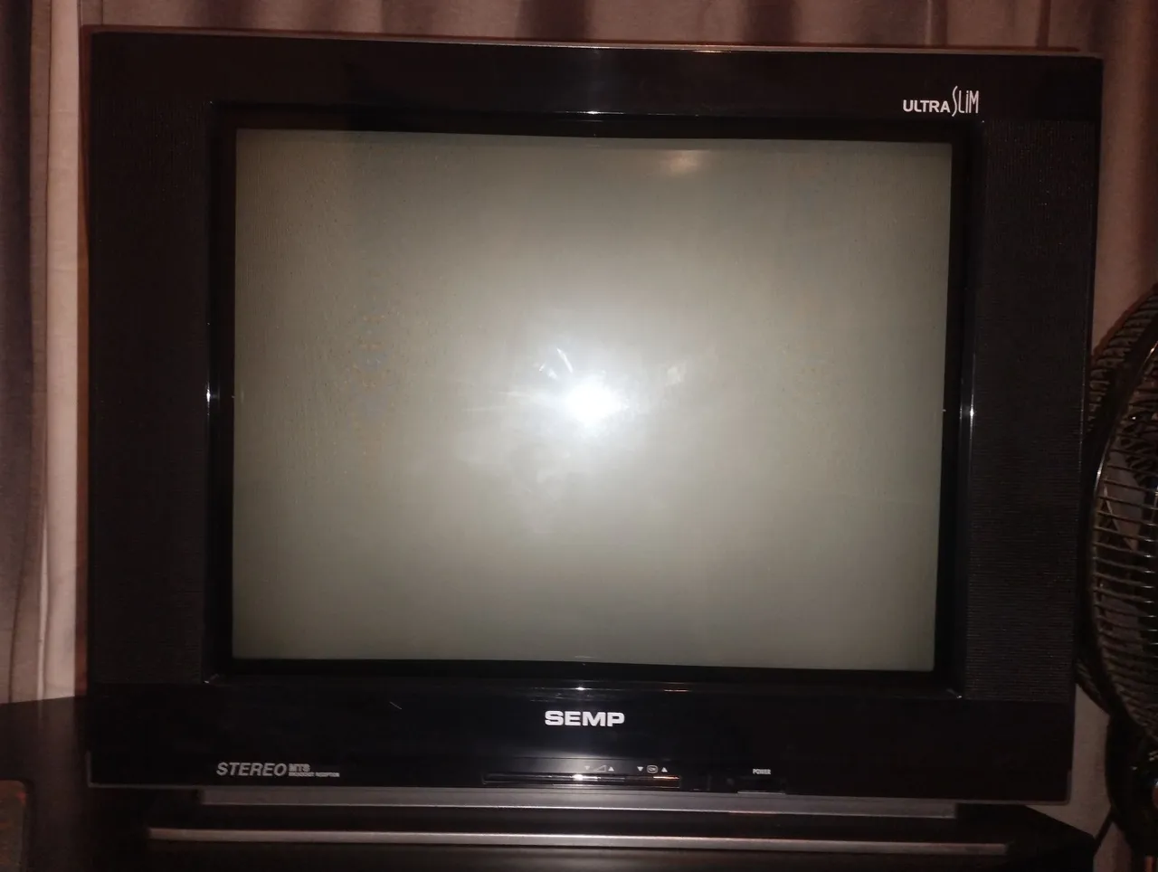 TV Semp Ultra Slim 21 polegadas