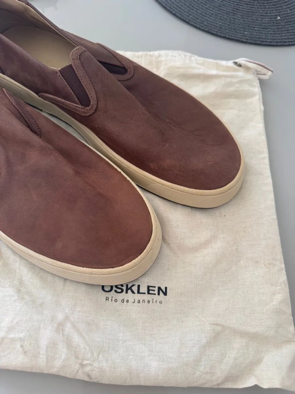 Tênis Osklen Slip On Marrom - Conforto e Estilo
