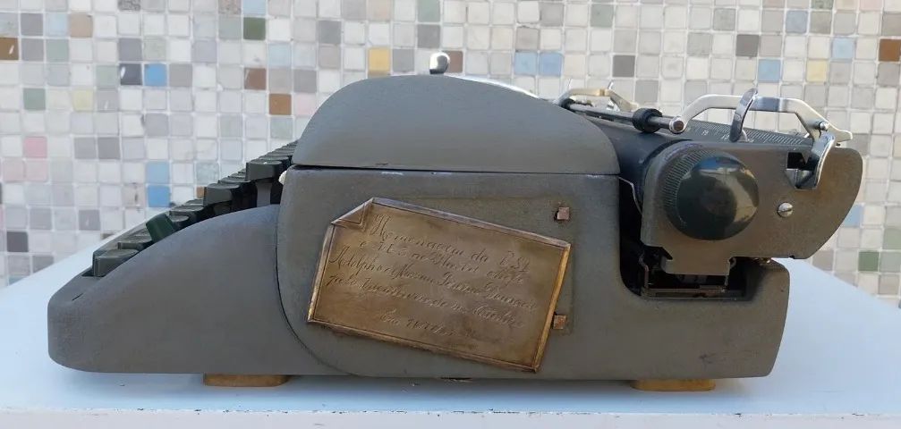 Máquina datilografia - com a caixa - LEIA A DESCRIÇÃO - Foto 4