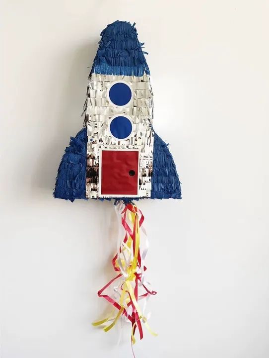 Foguete Piñata para festa infantil Astronauta