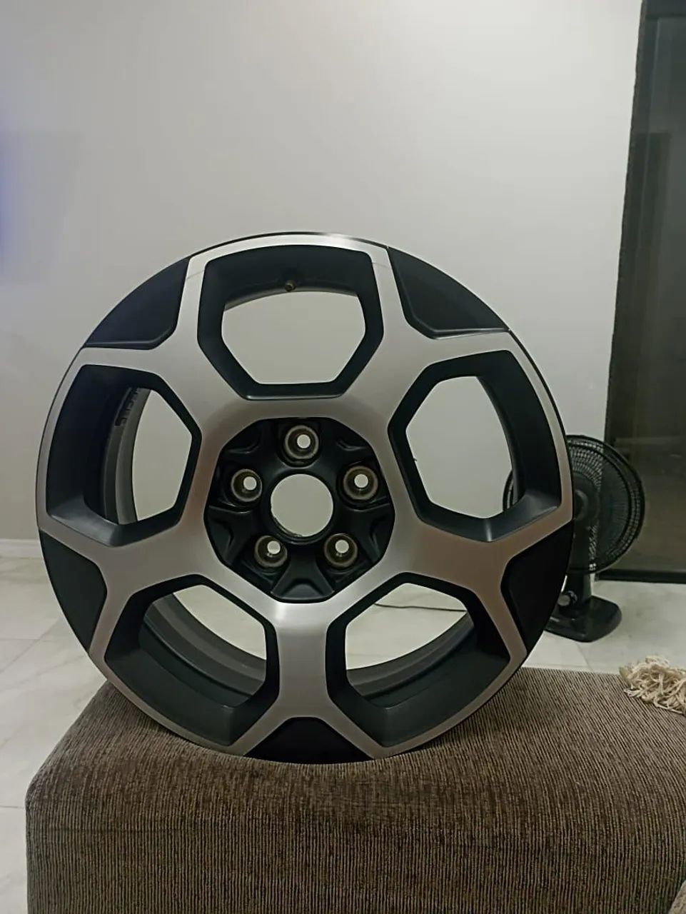 Vendo roda aro17 original de jeep Compass