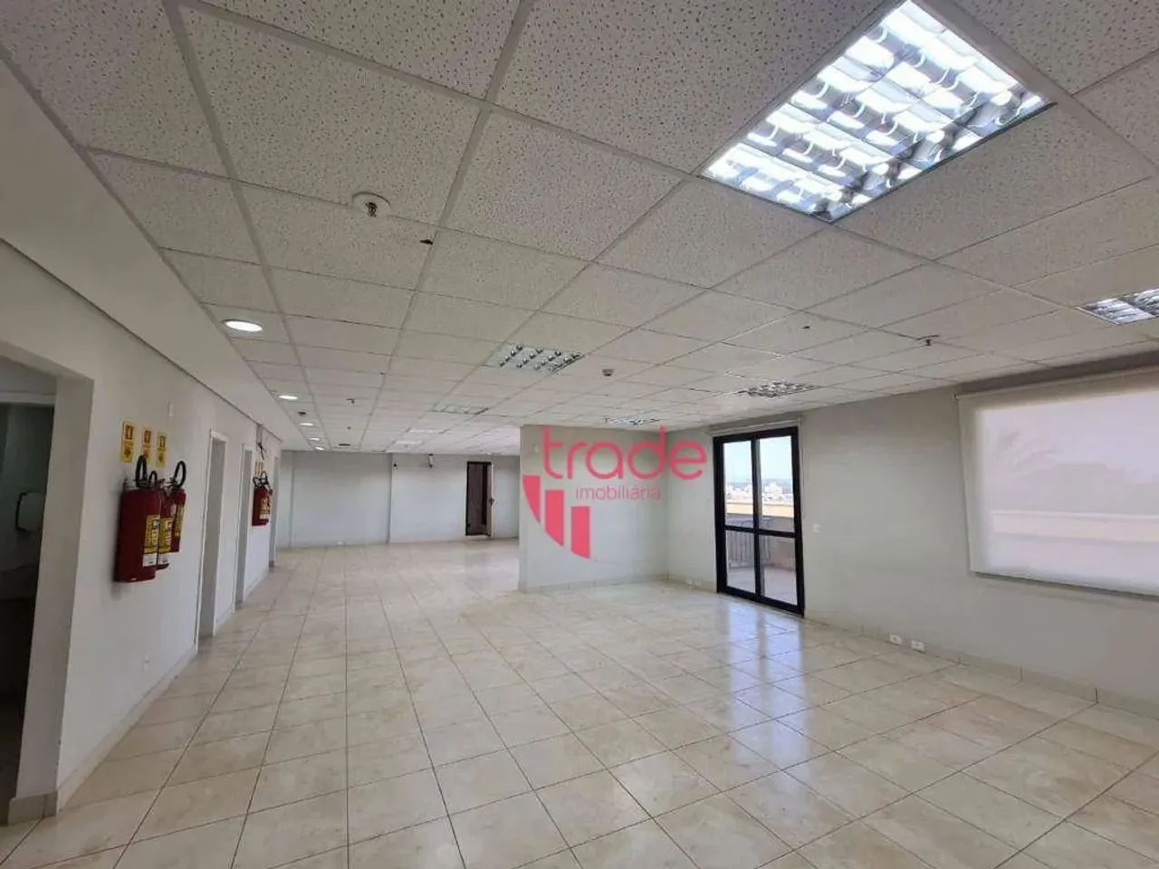 Salas Comerciais para Alugar no Bairro Alto da Boa Vista em Ribeirão Preto com Sacada.