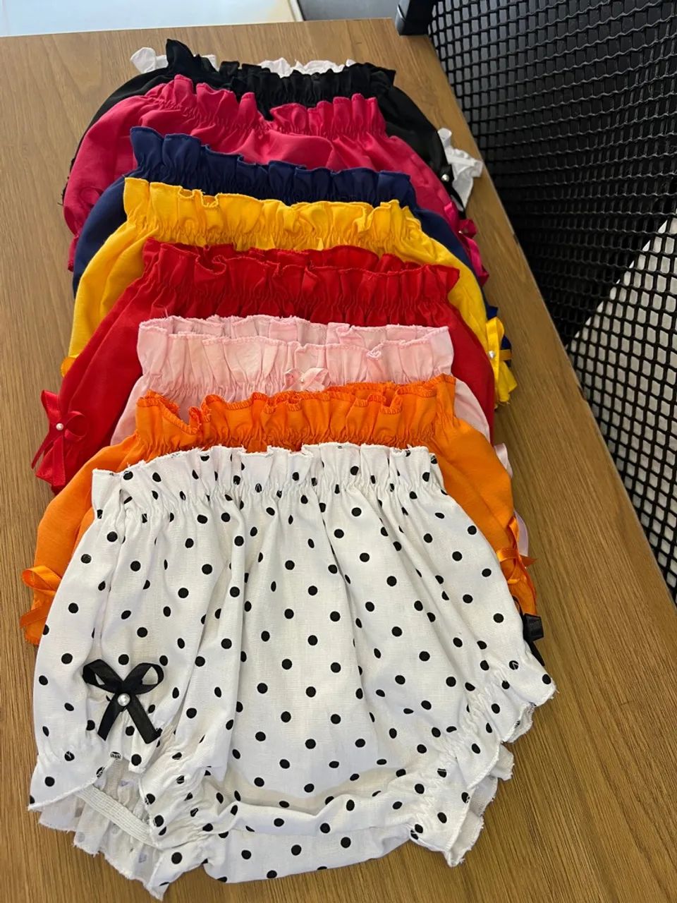 Calcinhas de bebê estampadas e coloridas