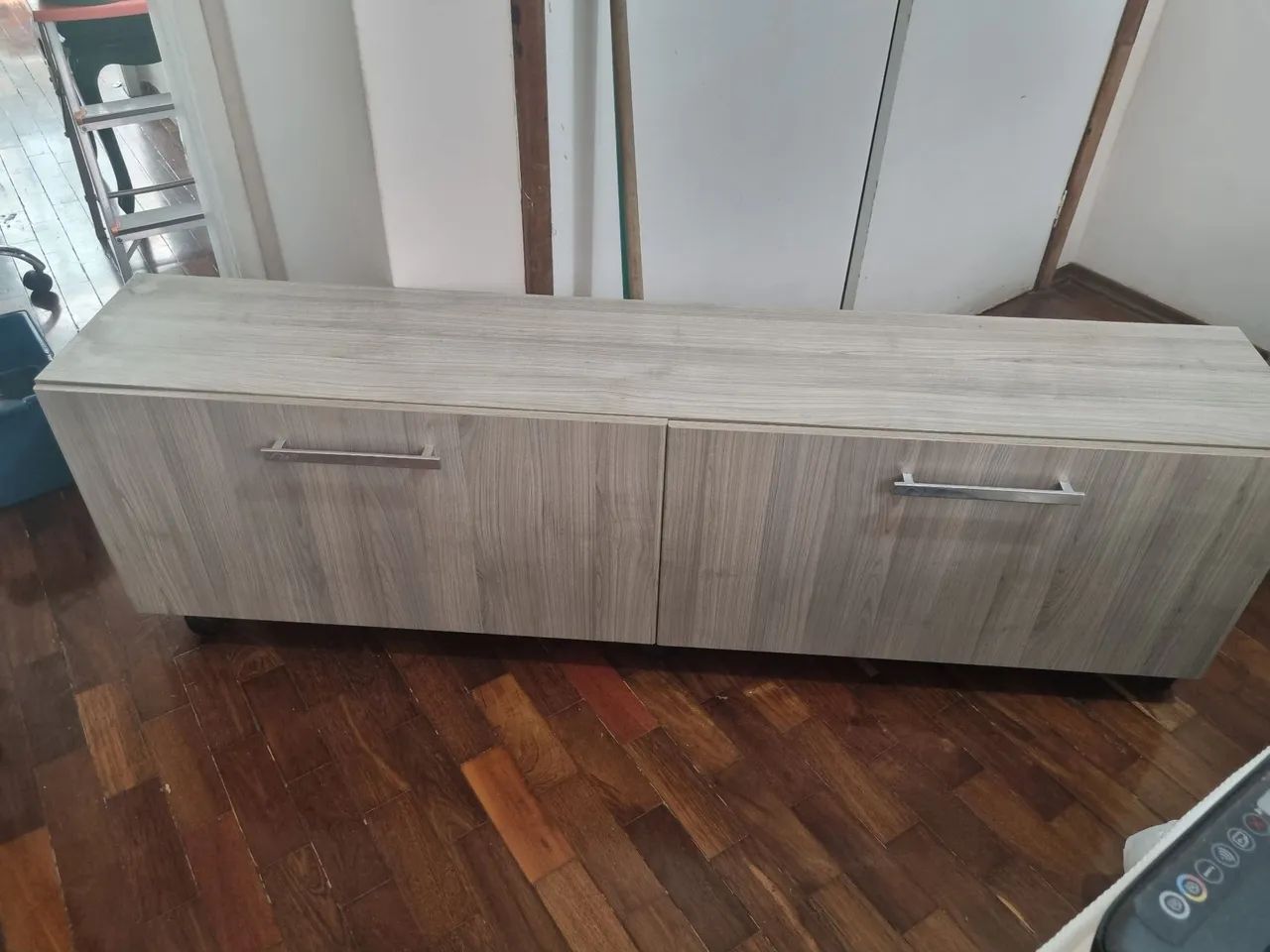 Rack para TV em madeira clara