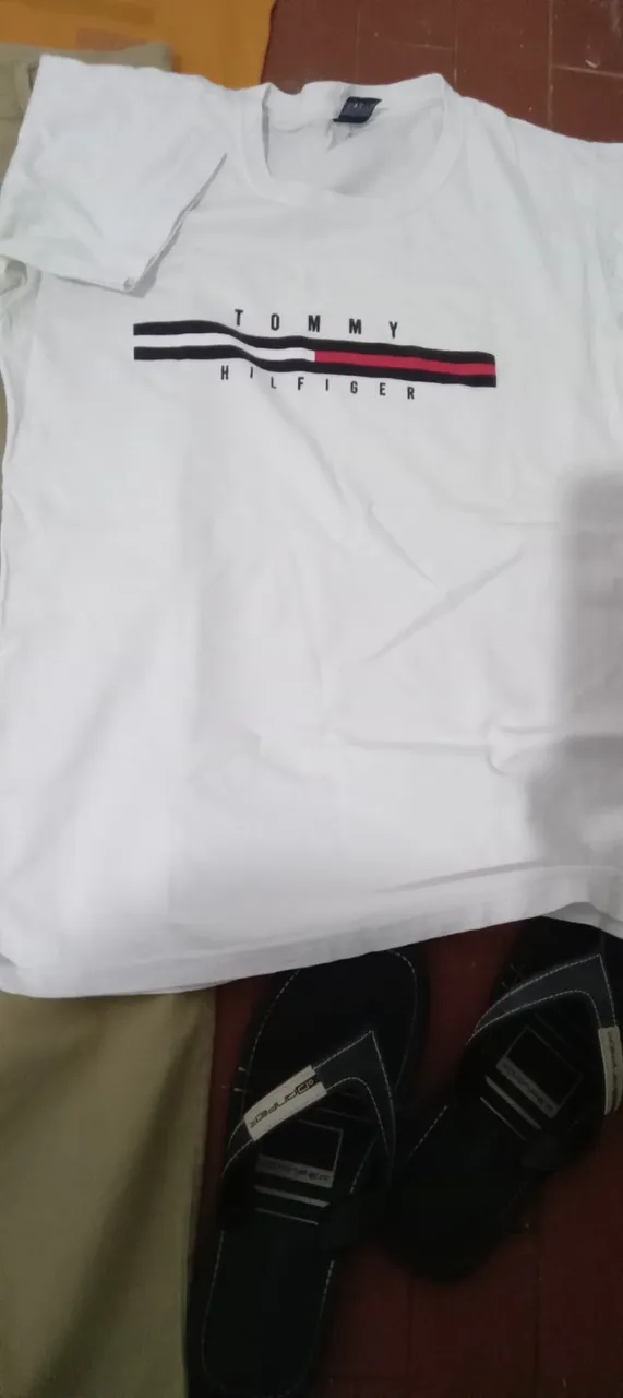 Kit 1 calça tem 38 três camisas