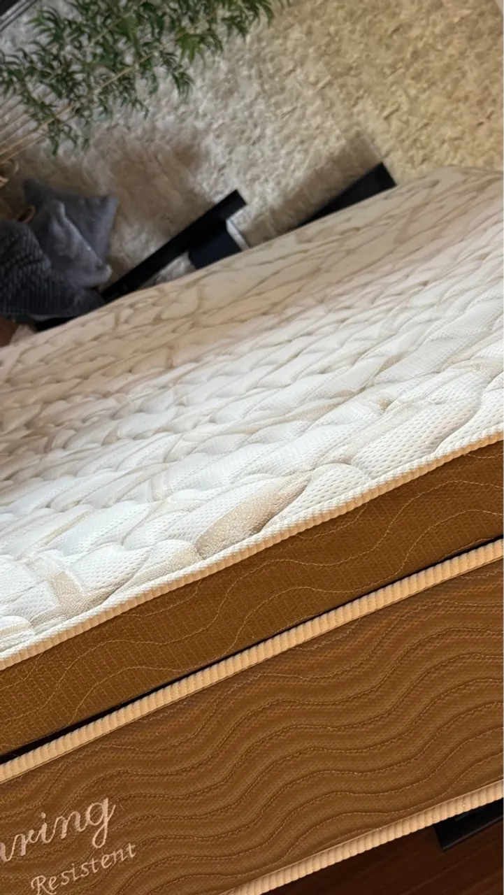 Colchao king size gold springs ortobom em otimo estado branco marrom e dourado