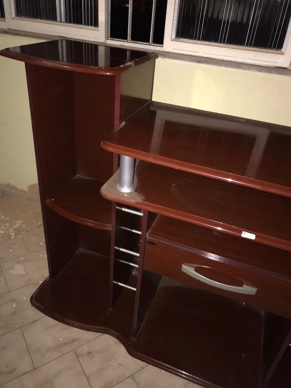 Rack de Madeira para TV com detalhes