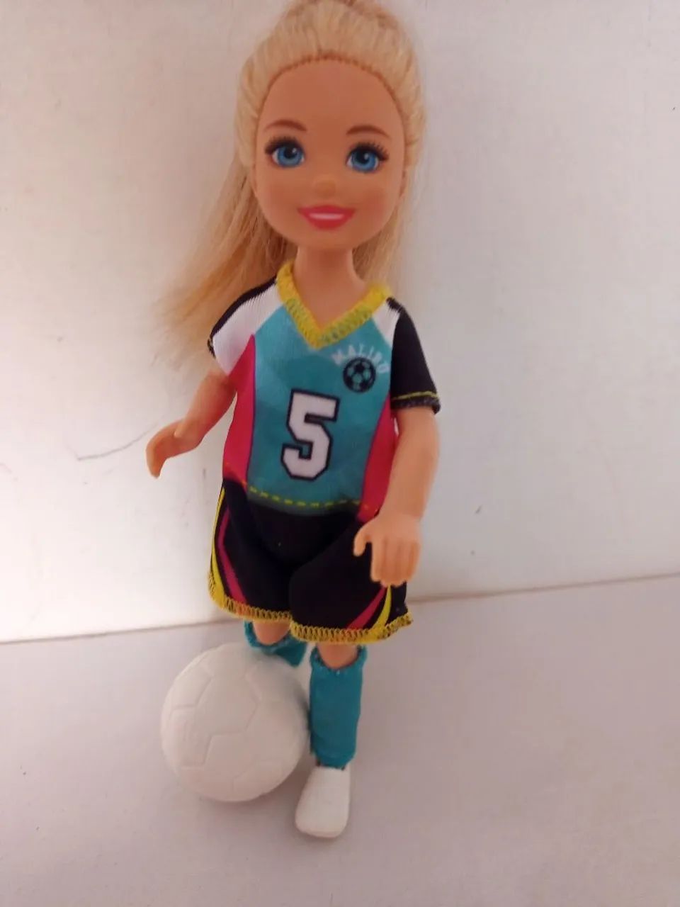 Boneca Barbie Chelsea  futebol Mattel  - Foto 2
