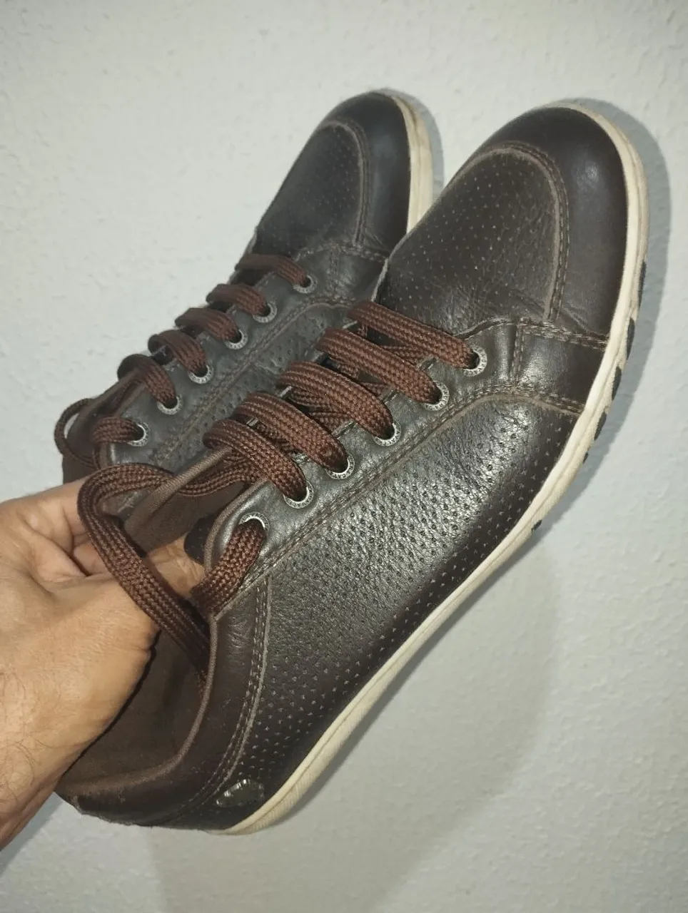 Tênis Casual de Couro Marrom