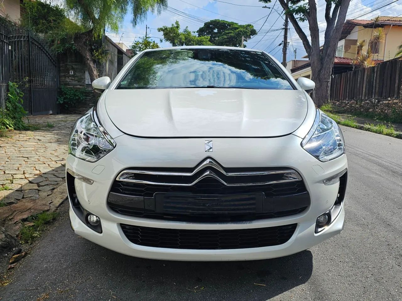 5 carros de luxo com preço de carro popular para você pagar de milionário