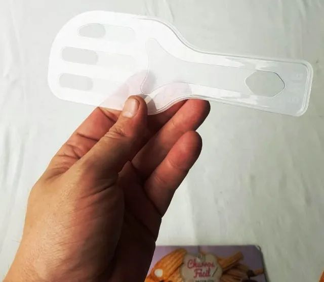 Caneta para Confeitar - Marca Yangzi Confeito - (4 Ponteiras) + Espátula - Bom Estado - Foto 6