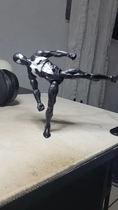SpiderMan Black Suit Marvel Legends (Bootleg)Homem Aranha - Foto 2