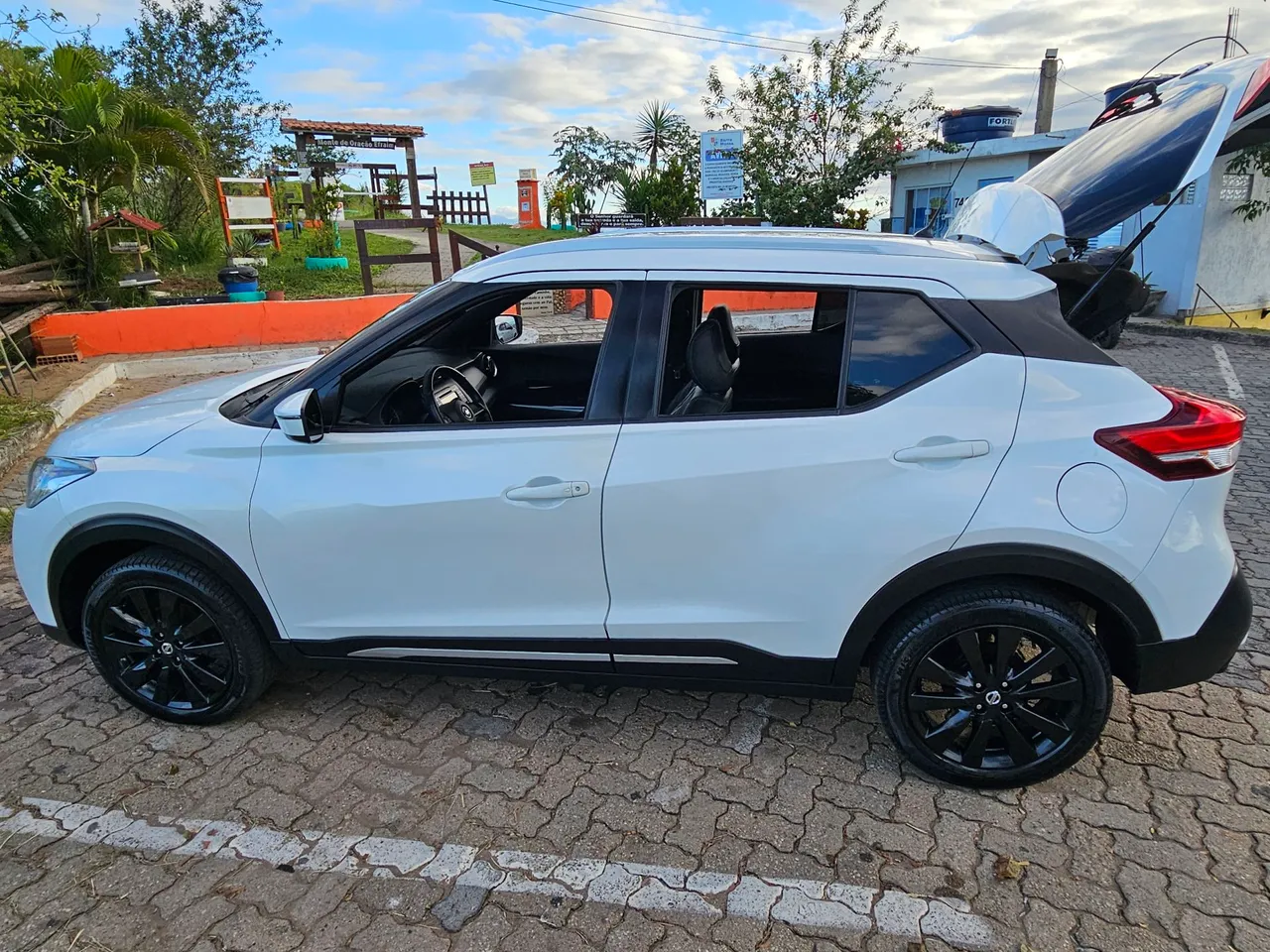 NISSAN KICKS SEMINOVO COM ASPECTO DE NOVO
