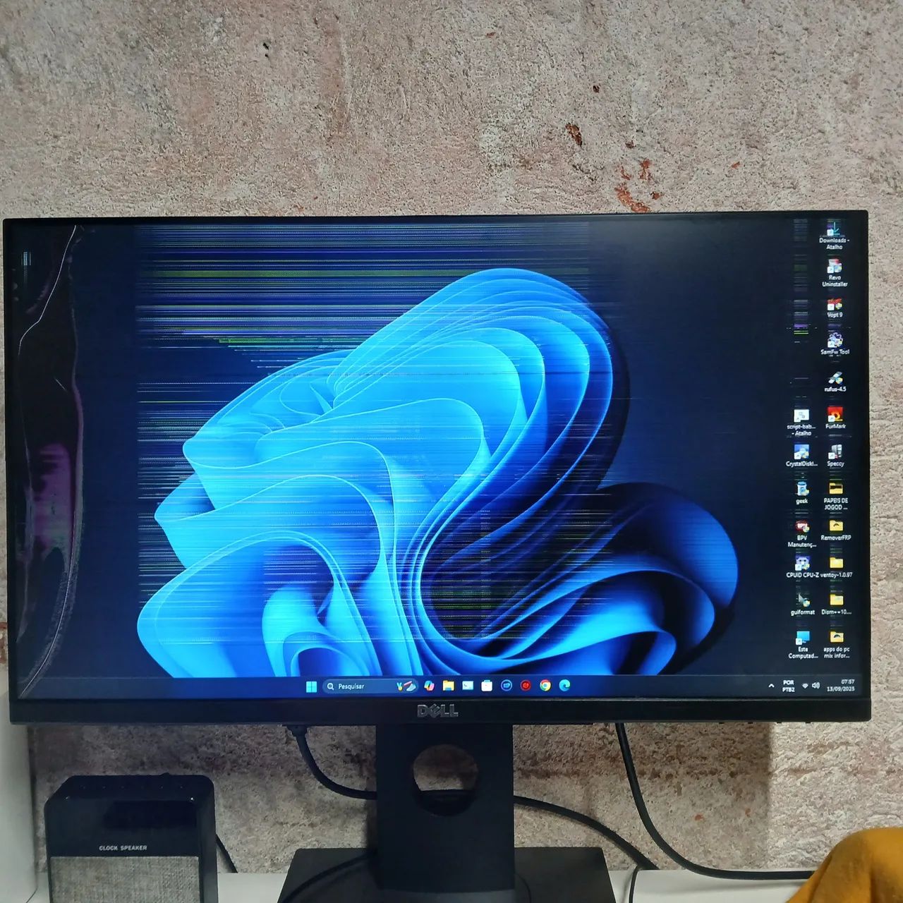 Vendo esse munitor DELL de 24 polegadas trincado 