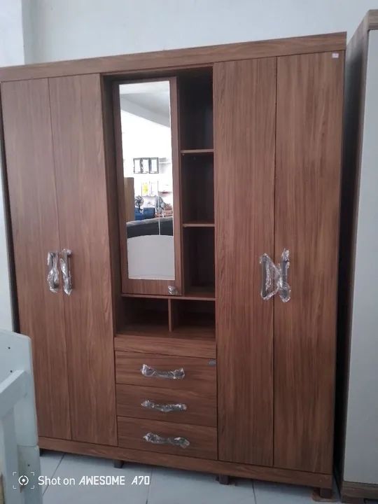 Guarda-Roupa 4 Portas com Espelho Entrega e montagem grátis 