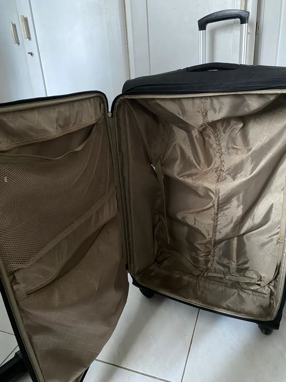 Mala Samsonite - Grande Preta com Rodinhas - Foto 3
