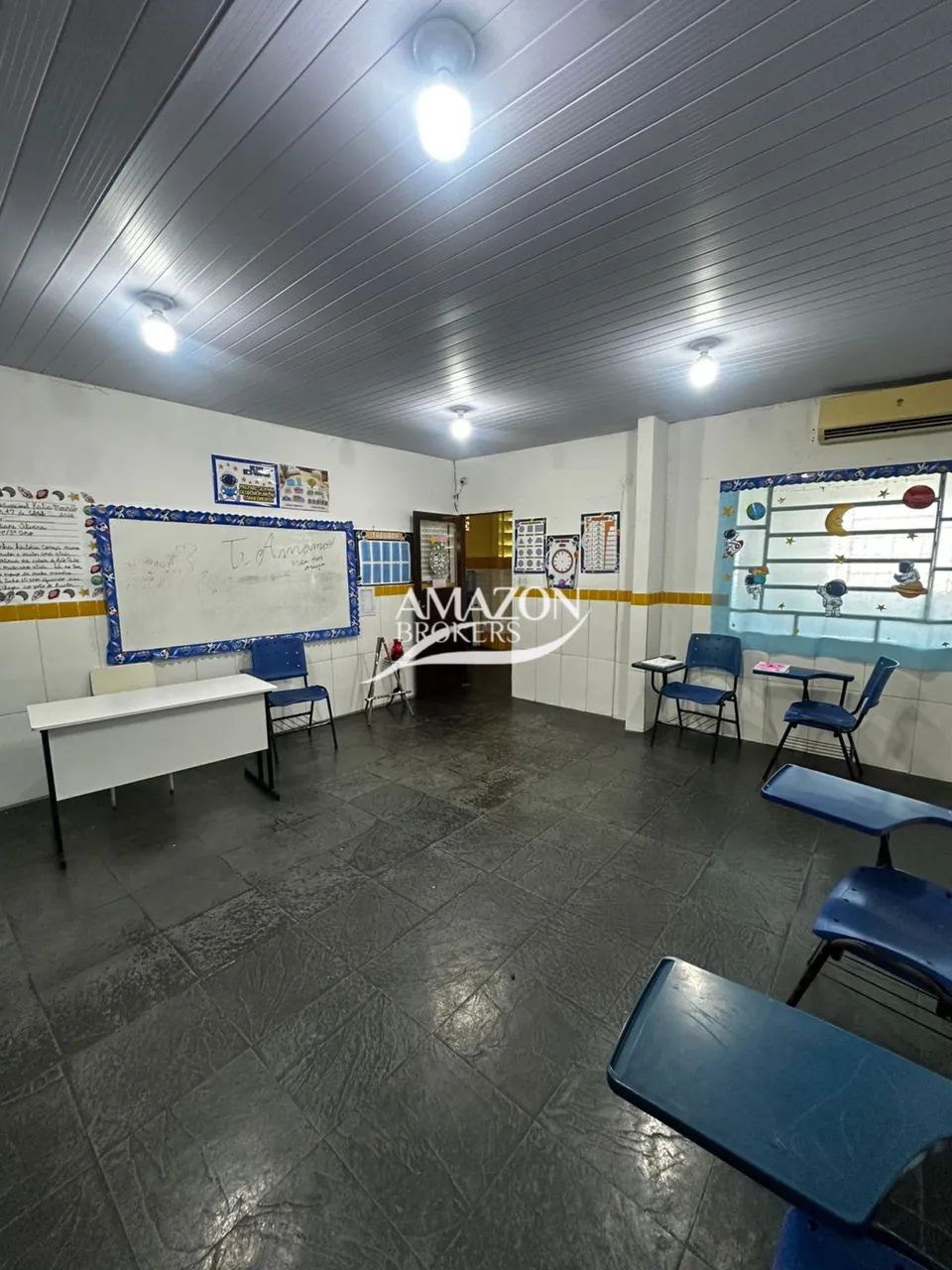 Cidade Nova - 832m2 - Escola com 10 salas - 08 WC - Quadra - Biblioteca - Vendo