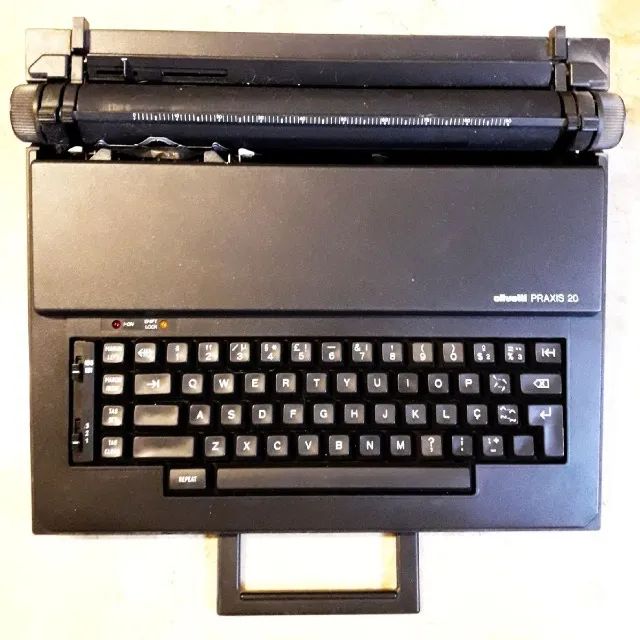 Maquina de escrever Olivetti Praxis 20 (Somente 480,00) - Foto 3