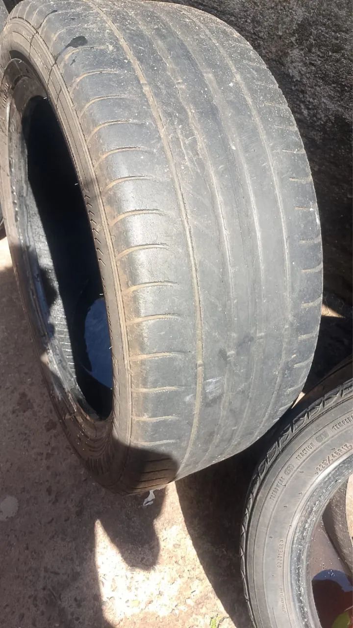 Vendo pneu 