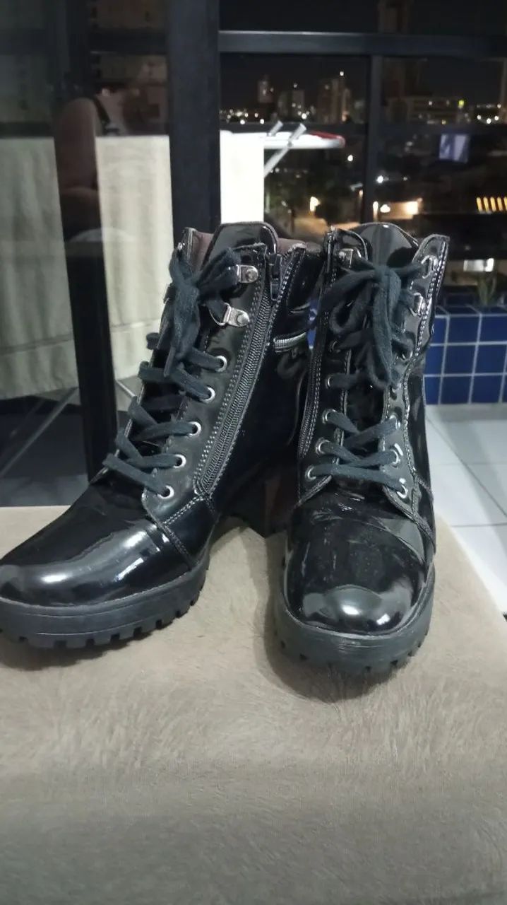 Sapato semi-novos 