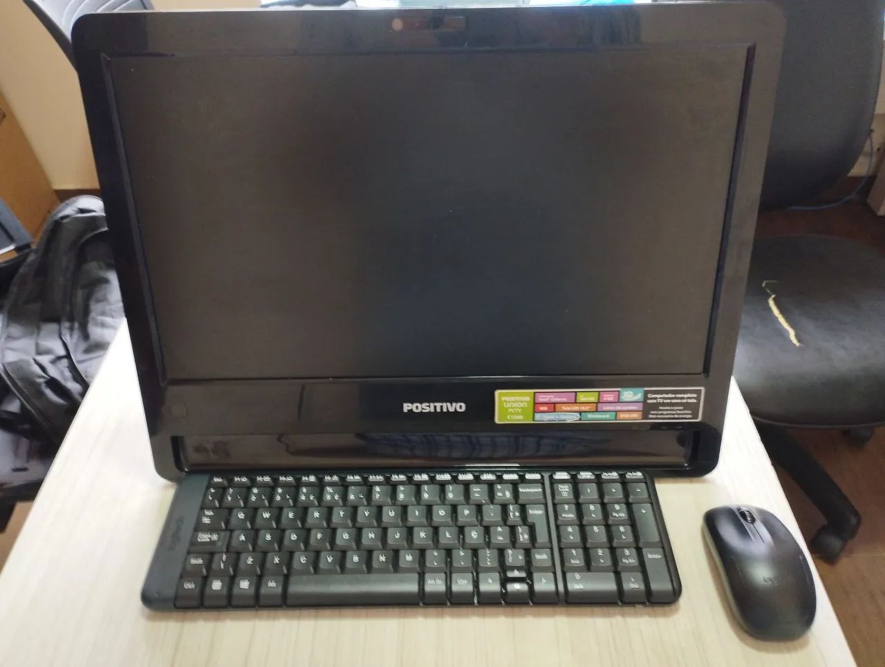 Computador com teclado e mouse sem fio