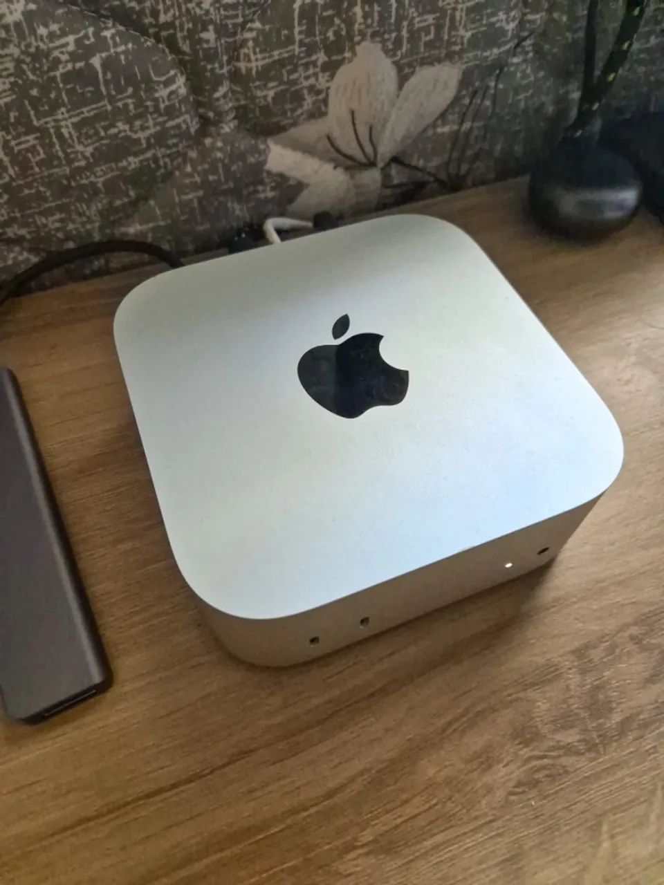 Mac Mini M4 + teclado e mouse Apple + monitor portátil arzopa Z1RC