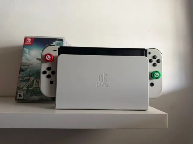 Nintendo Switch Oled + 7 jogos mídia física.