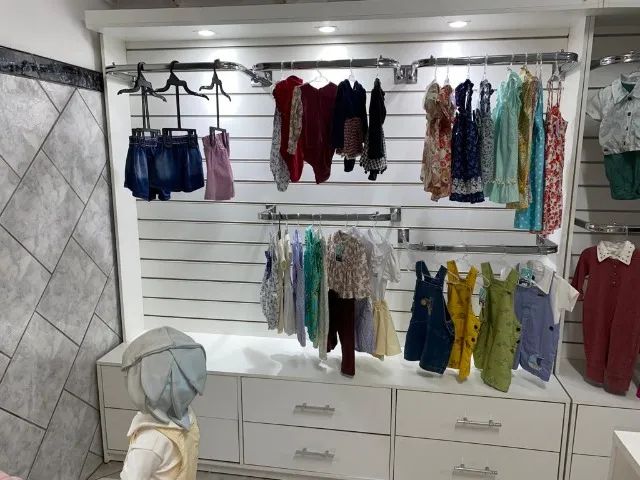 Estante em MDF com Painel Canaletado e 6 Gavetas - Foto 3