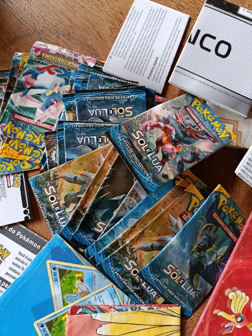 Pokémon tcg, papelada antiga e pacotes vazios de boosters - Foto 3