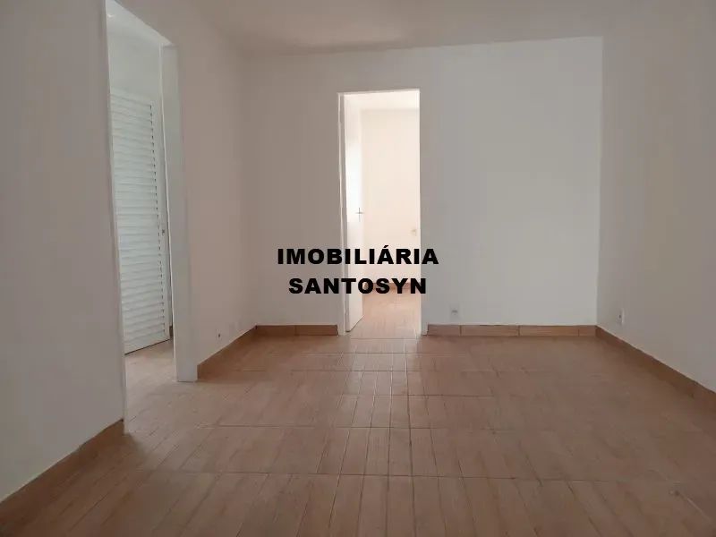 casa linear com sala,  2 quartos, quintal,  Ramos - Rio de Janeiro - RJ