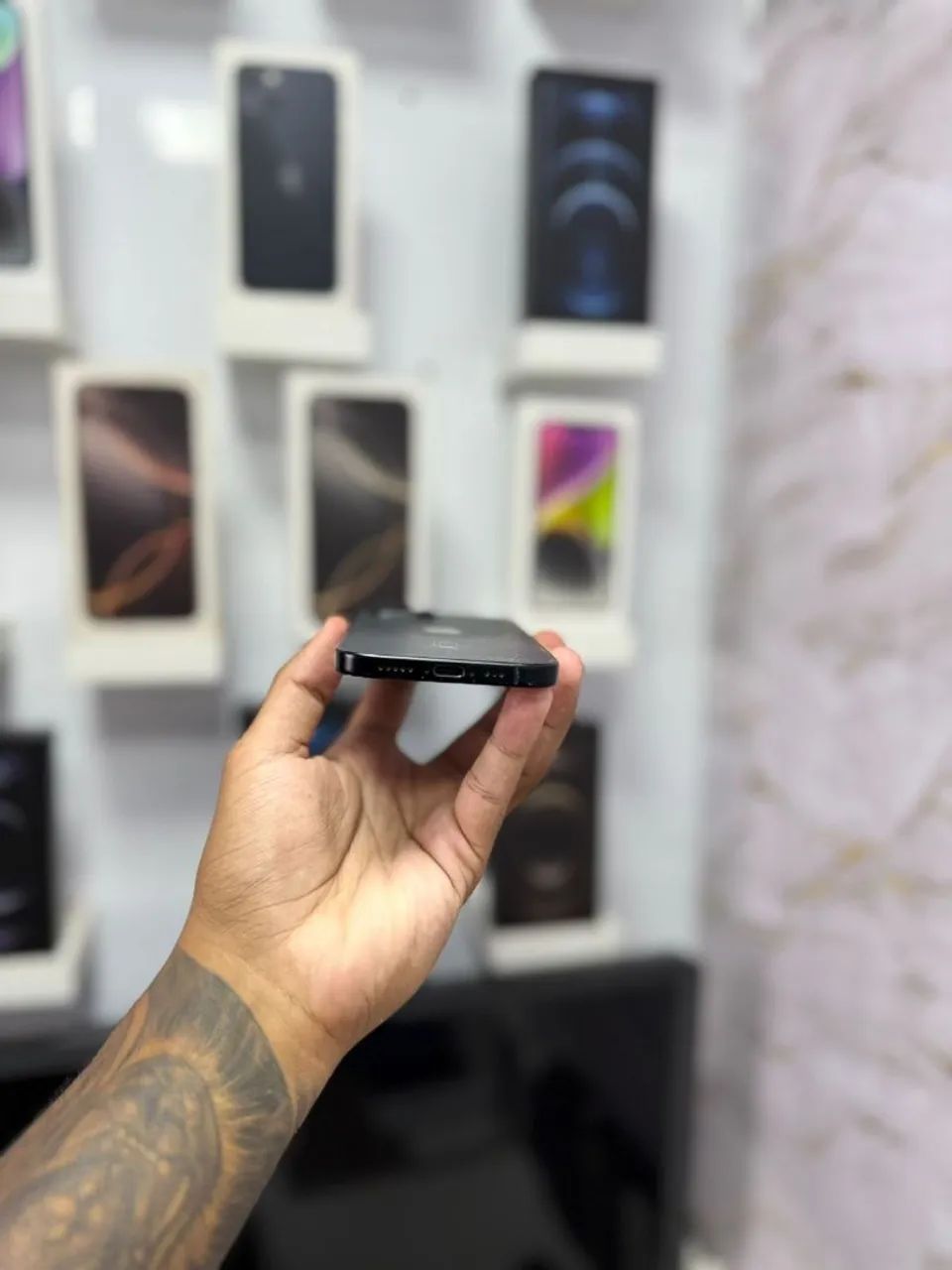 IPHONE 15 128GB MARCAS DE USO<br>R$ 2.899,00 - Foto 2