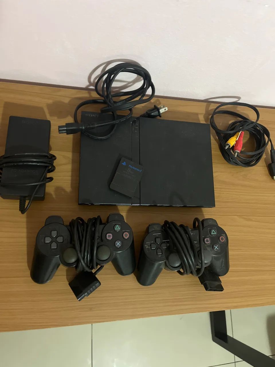 Playstation 2 com 2 controles usado