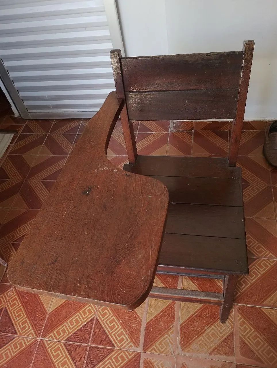 Cadeira Escolar de Madeira de lei - Foto 2