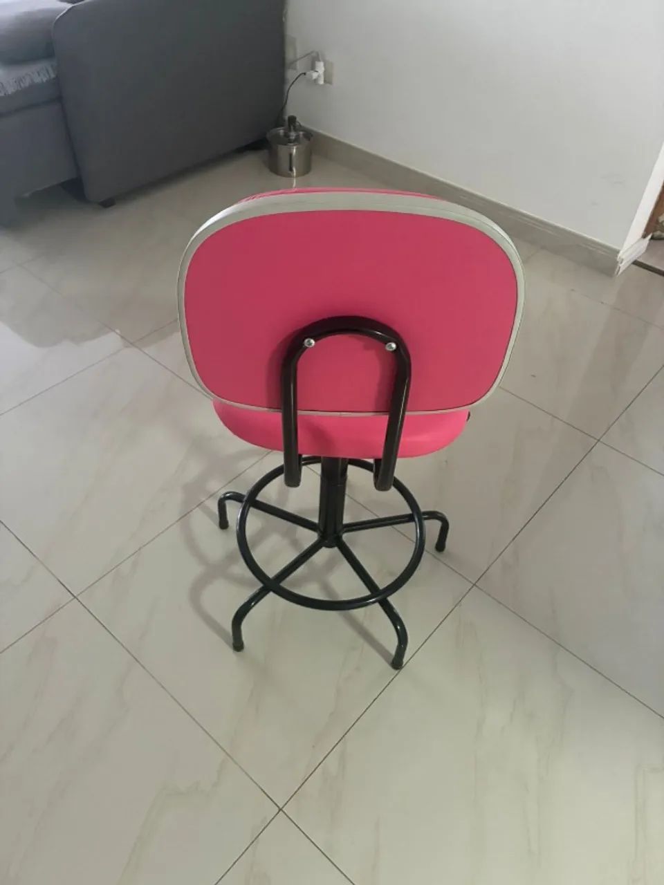 Cadeira giratória estofada rosa - base de ferro - sem rodinhas - Foto 2