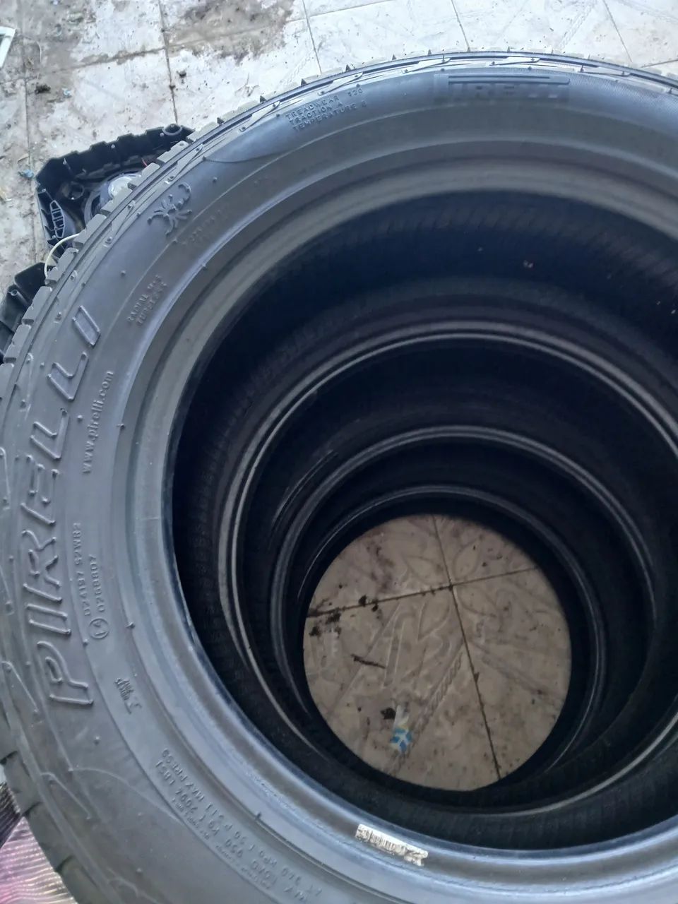 Vende-se esse  4 pneu semi novo - Foto 3