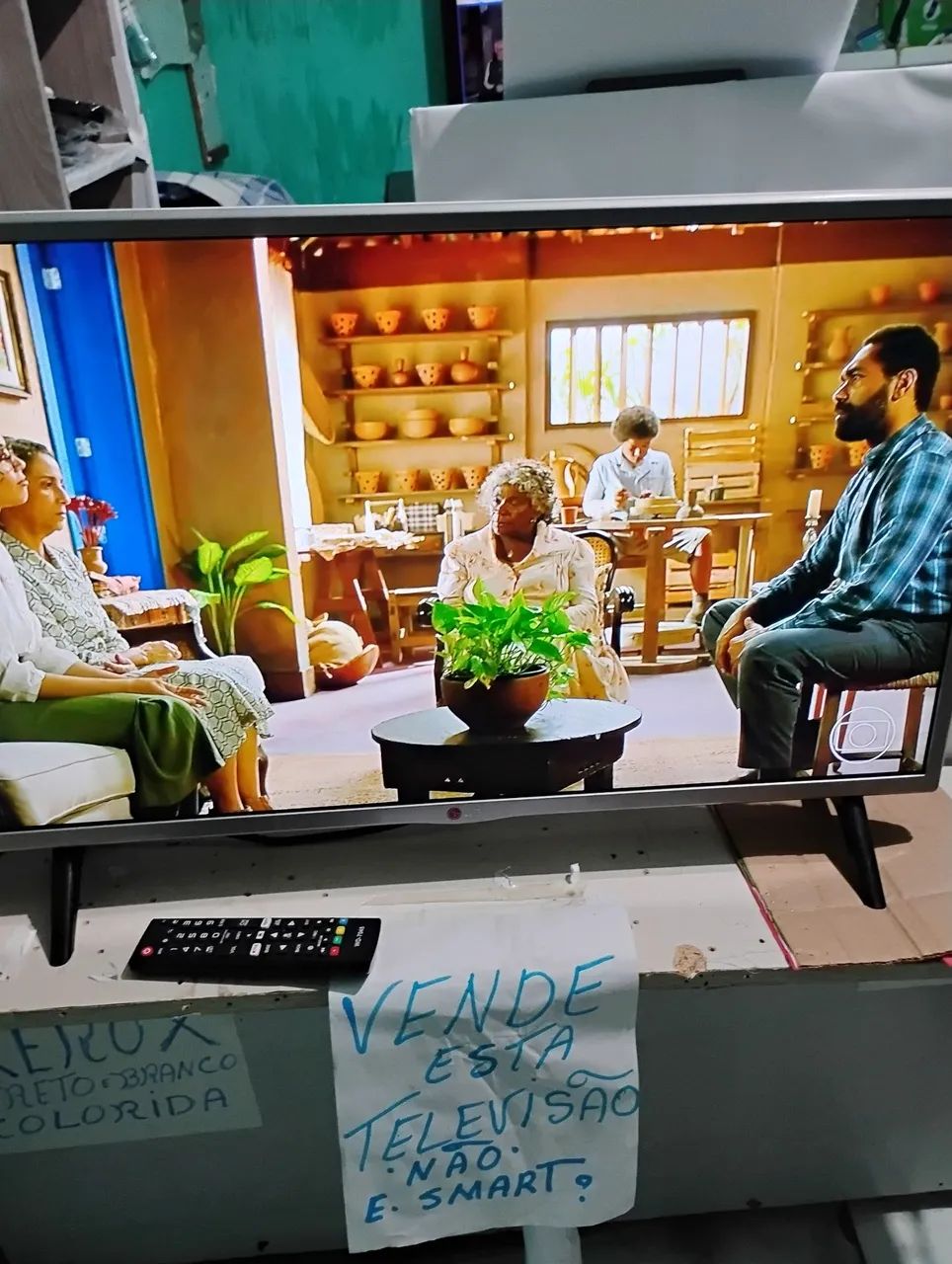 TELEVISÃO LG 32 POLEGADAS COM CONTROLE FUNCIONANDO BEM NÃO É SMART 