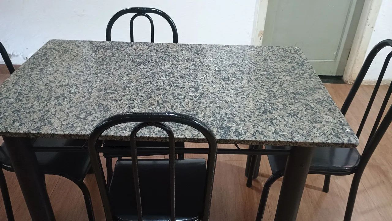 Mesa de mármore com 4- Cadeiras  - Foto 3