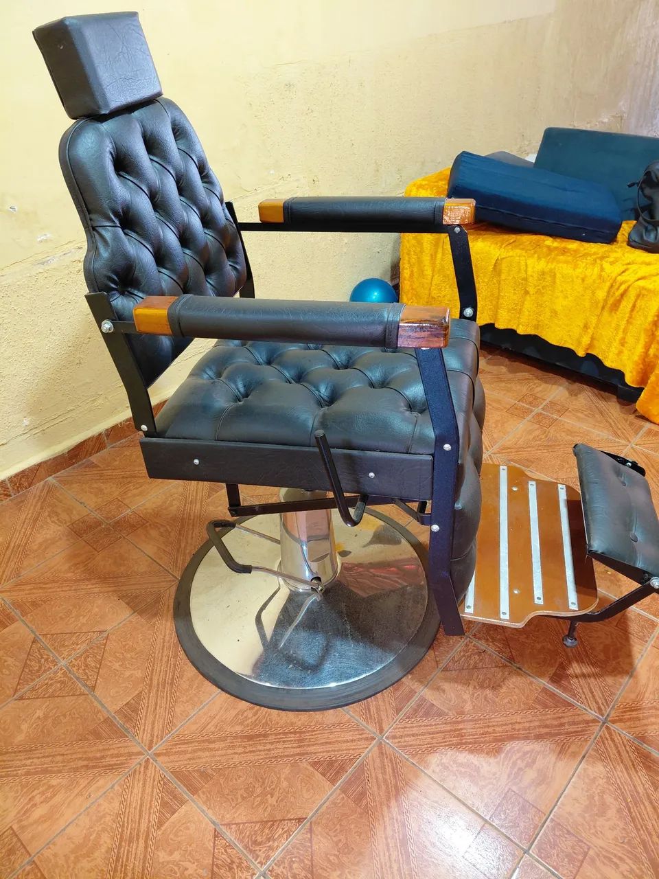 Cadeira de BARBEIRO - Foto 2