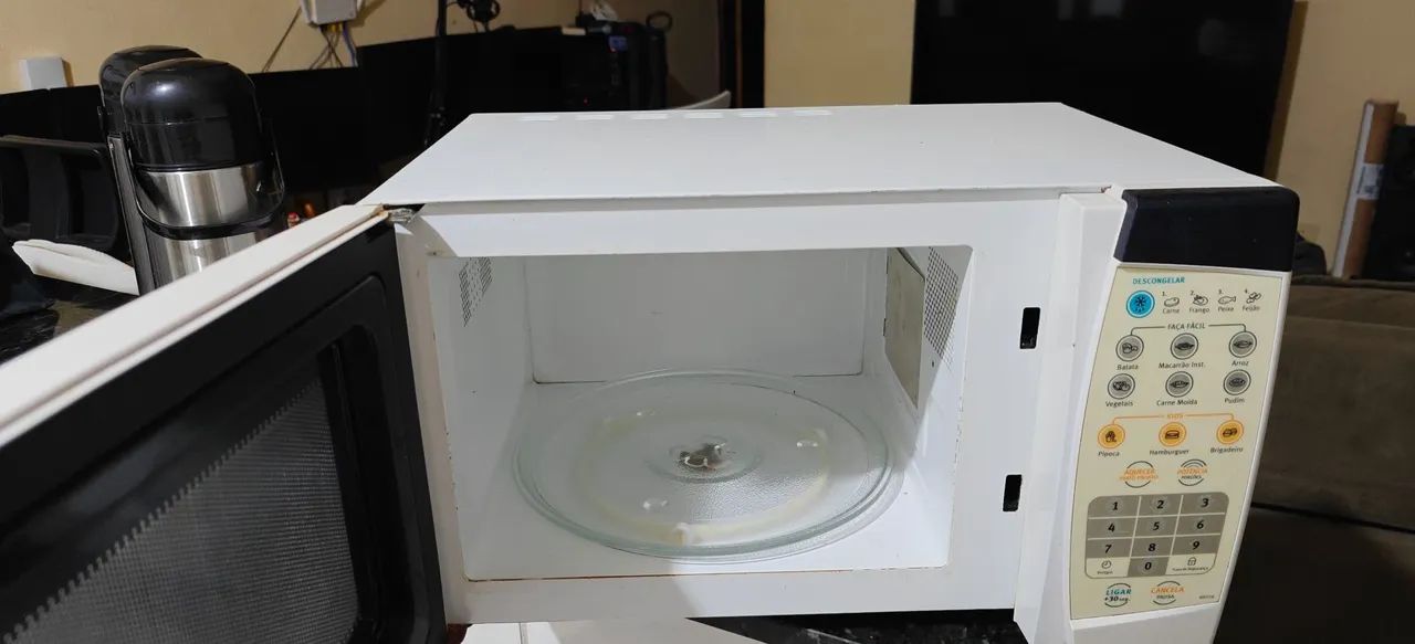 Micro-ondas Electrolux usado - Foto 2