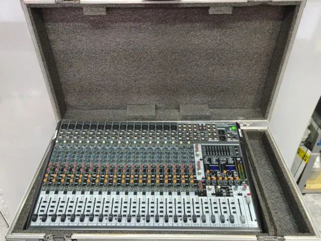 Mesa Behringer SX2442 FX com case  - Foto 4