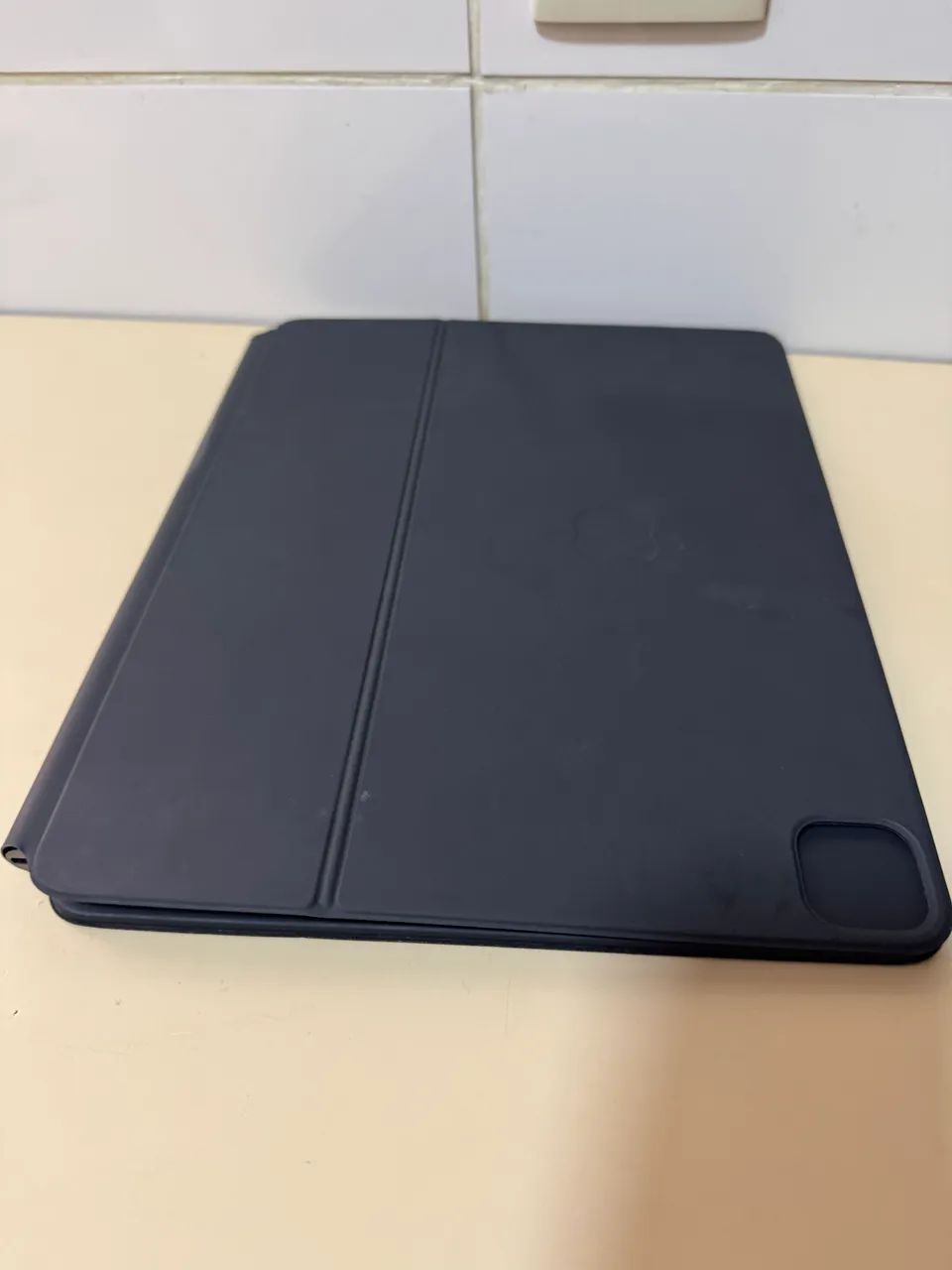 Magic Keyboard Apple para iPad Pro 12,9" (5ª Geração) - Padrão Alemão - Foto 3