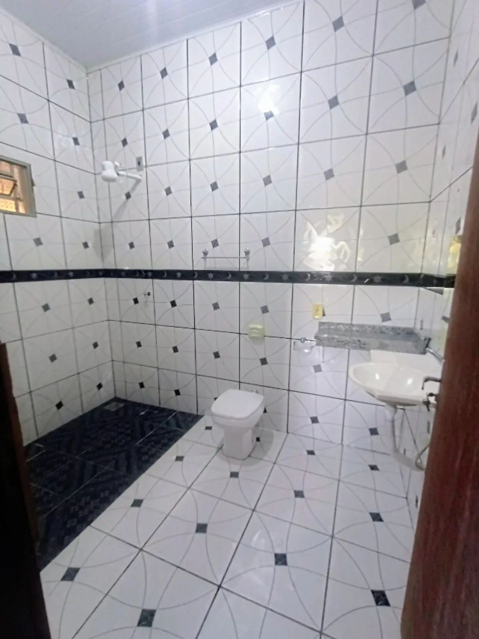 VENDO CASA BEM LOCALIZADA - Foto 4