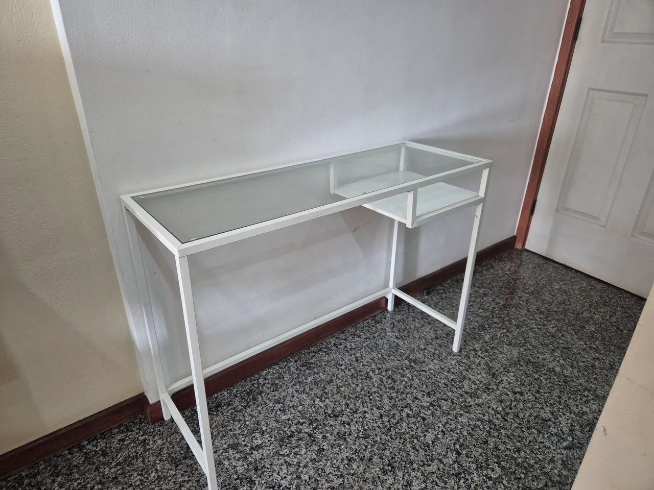 Mesa/aparador de vidro