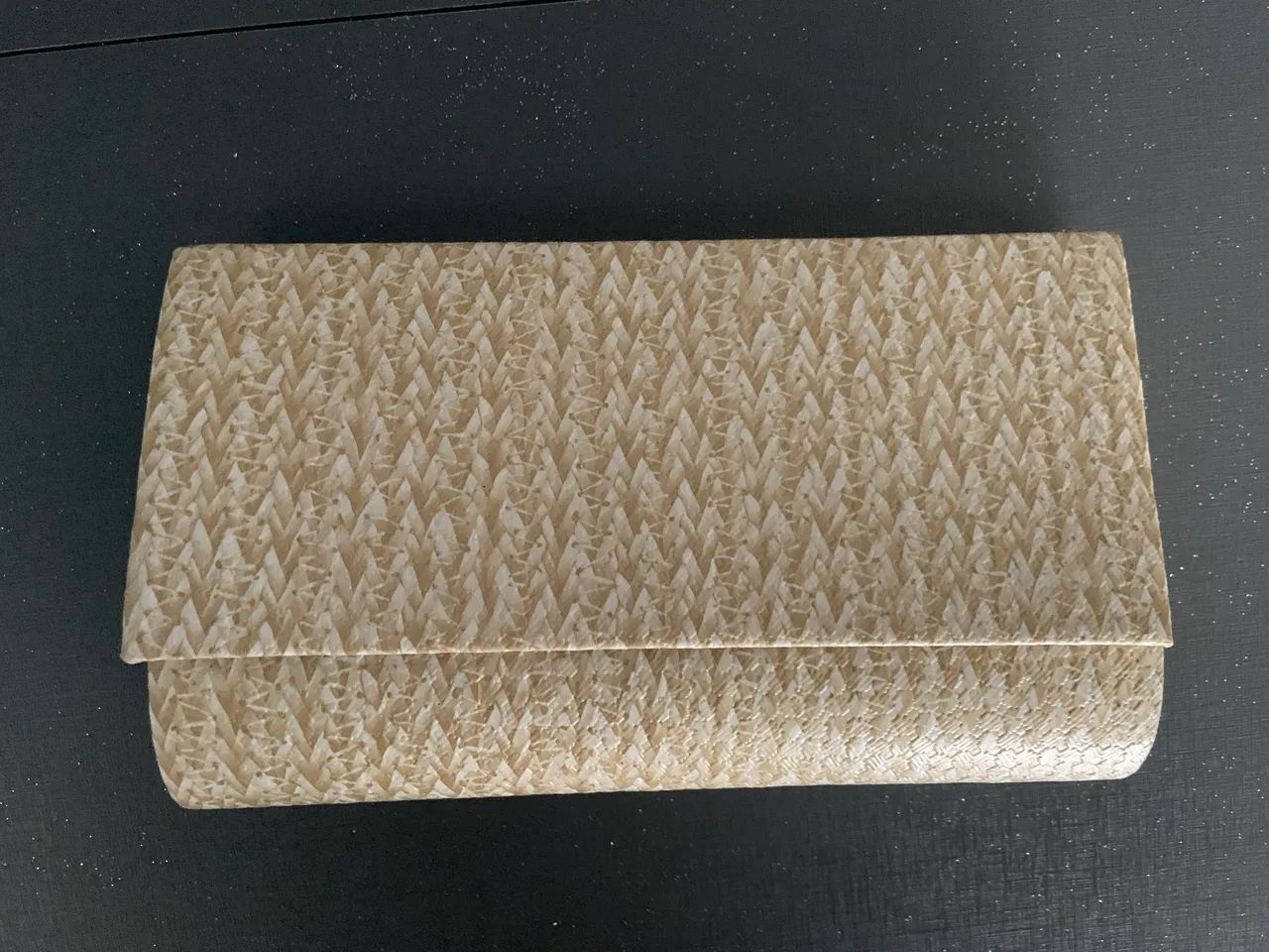 Bolsa de festa tipo clutche com relevo e alça  - Foto 3