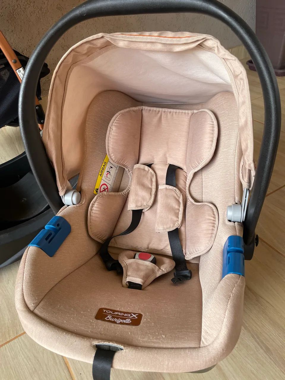 Carrinho de bebê com bebê conforto mais base de carro - Foto 4
