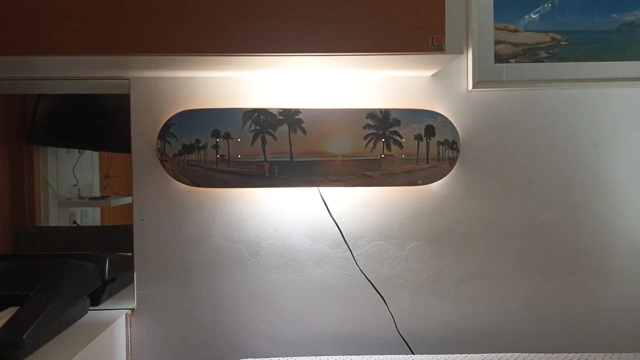 Luminária shape skate com lâmpada linda