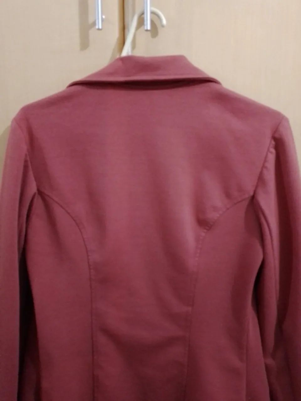 Blazer em malha e Casaco feminino lã preta - Foto 2