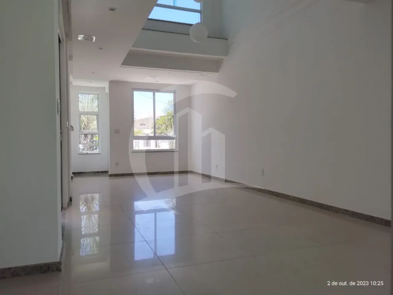 Casa em Condomínio com 264m² de 4 Quartos sendo 3 (Suítes) no Bairro Aruana